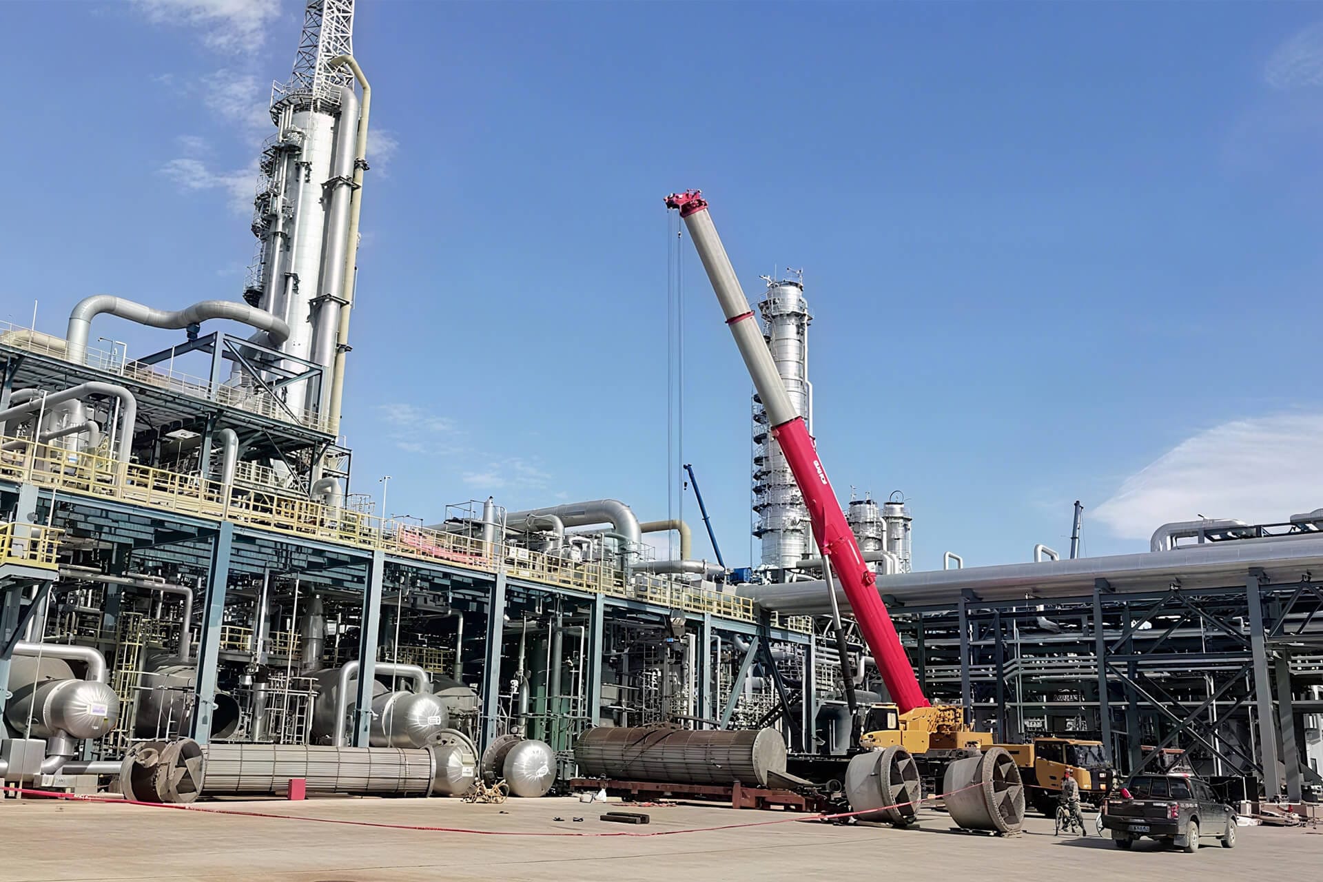 Tube bundle extraction equipment at an industrial facility in Saudi Arabia