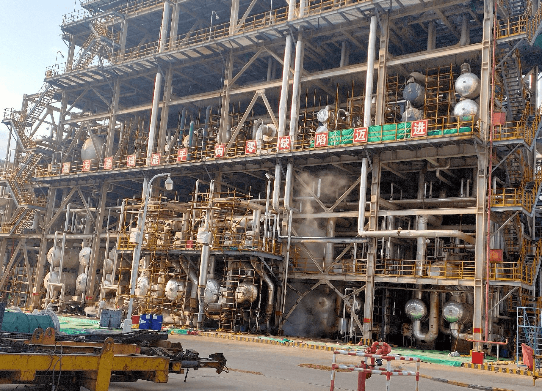 Industrial tube bundle extraction application shown for reference
